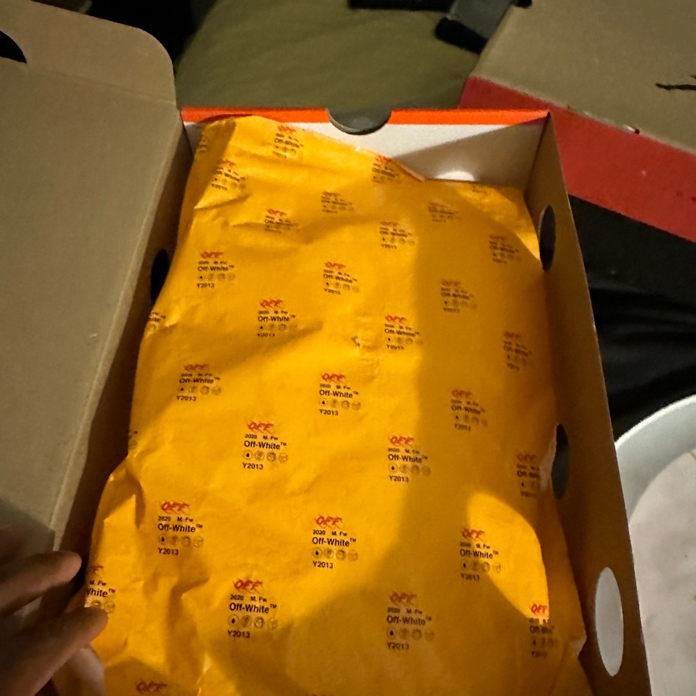 Off whites - Picture 2 of 9